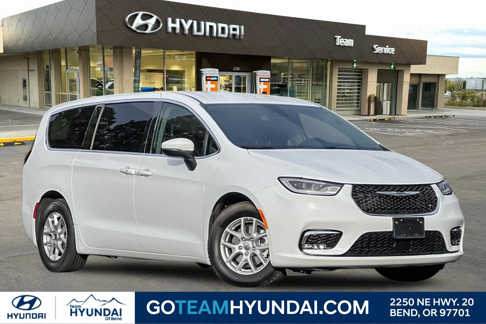 Used 2023 Chrysler Pacifica Touring-L