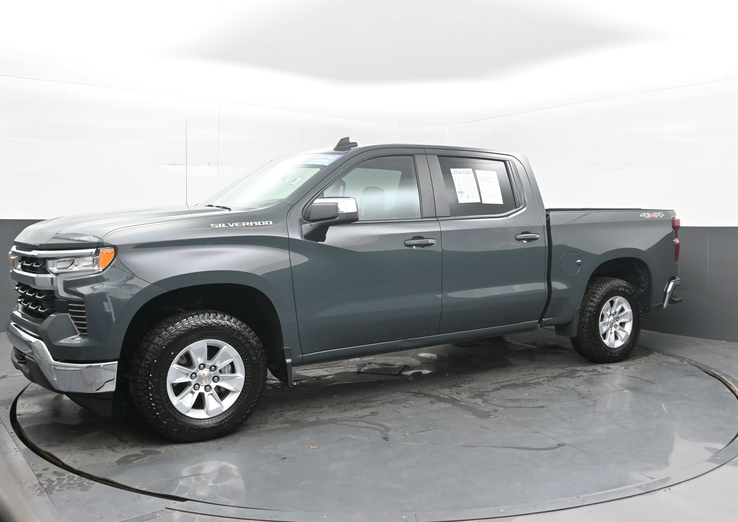 Used 2025 Chevrolet Silverado 1500 LT AWD/4WD image 5