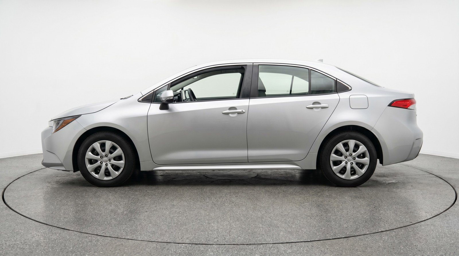 Used 2025 Toyota Corolla LE FWD image 5
