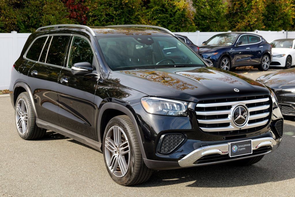 Used 2025 Mercedes-Benz GLS 450 4MATIC image 9
