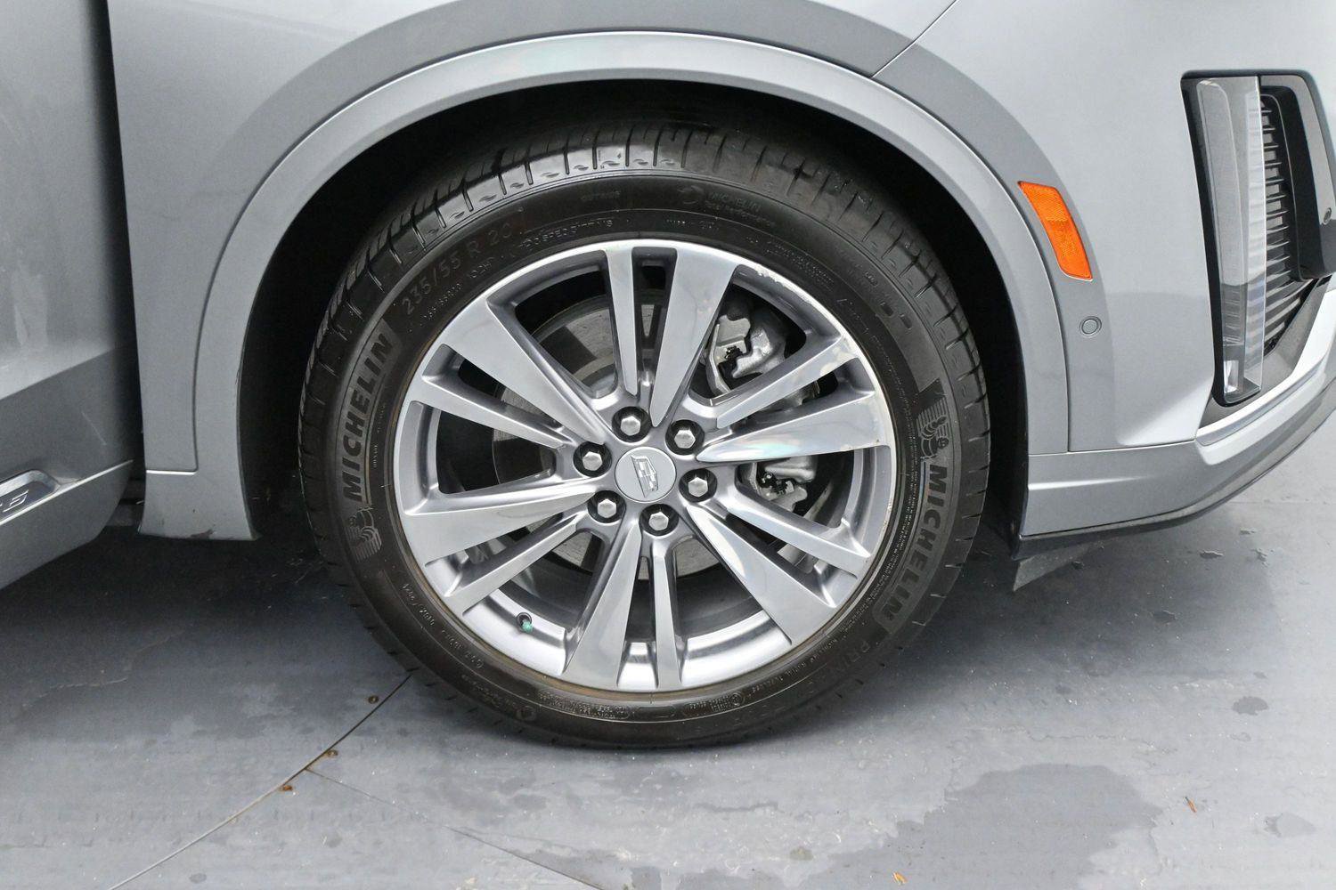 Certified 2025 Cadillac XT6 Premium Luxury w/ Technology Package FWD image 37