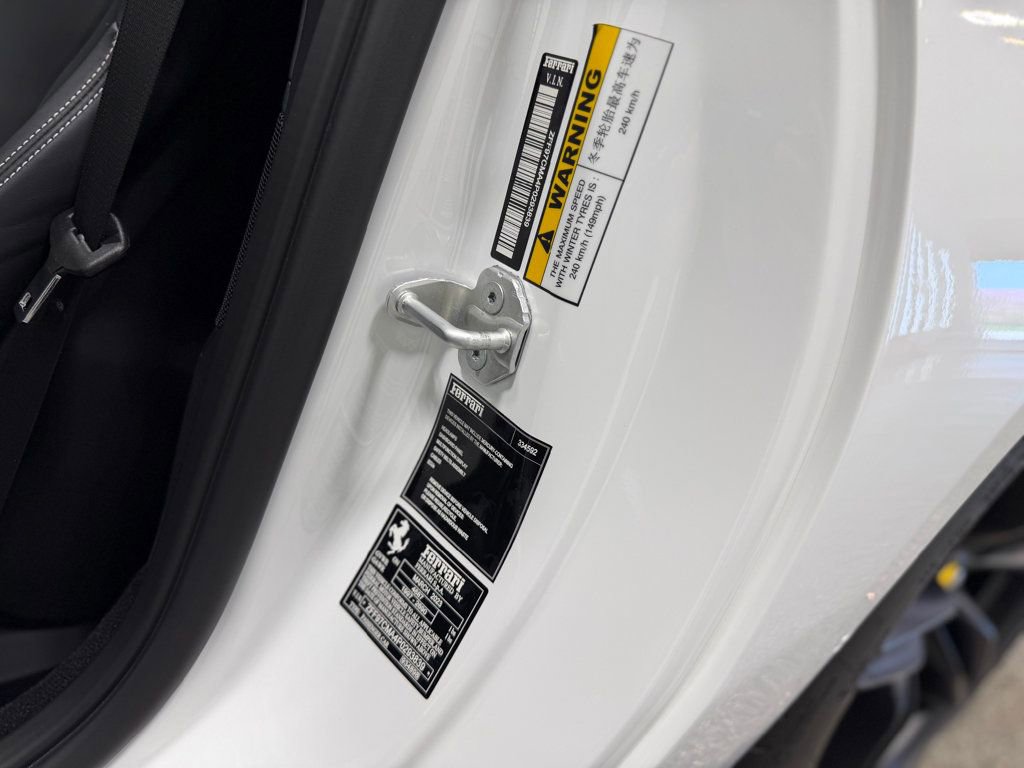 Used 2023 Ferrari 812 GTS RWD image 23