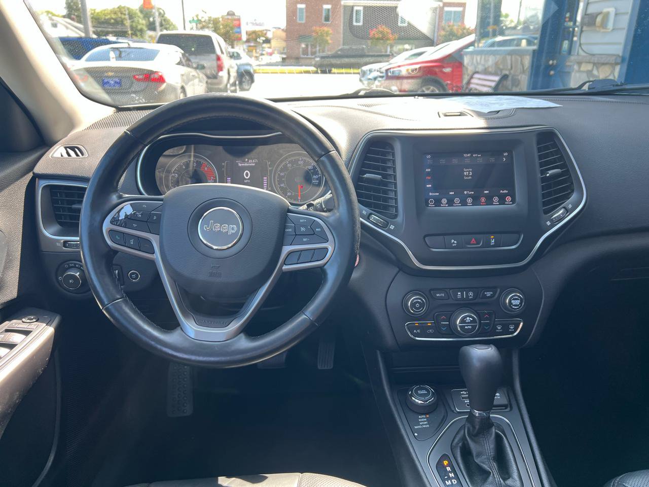 Used 2020 Jeep Cherokee Latitude Lux w/ Comfort/Convenience Group AWD/4WD image 14