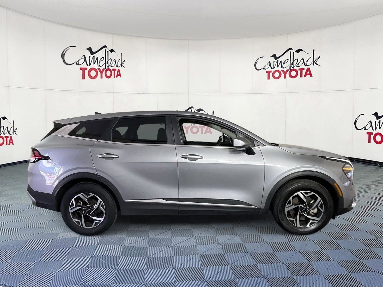 Used 2025 Kia Sportage LX image 8