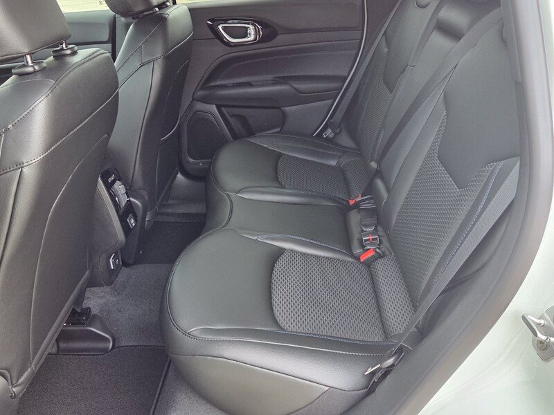 New 2026 Jeep Compass Latitude AWD/4WD image 10