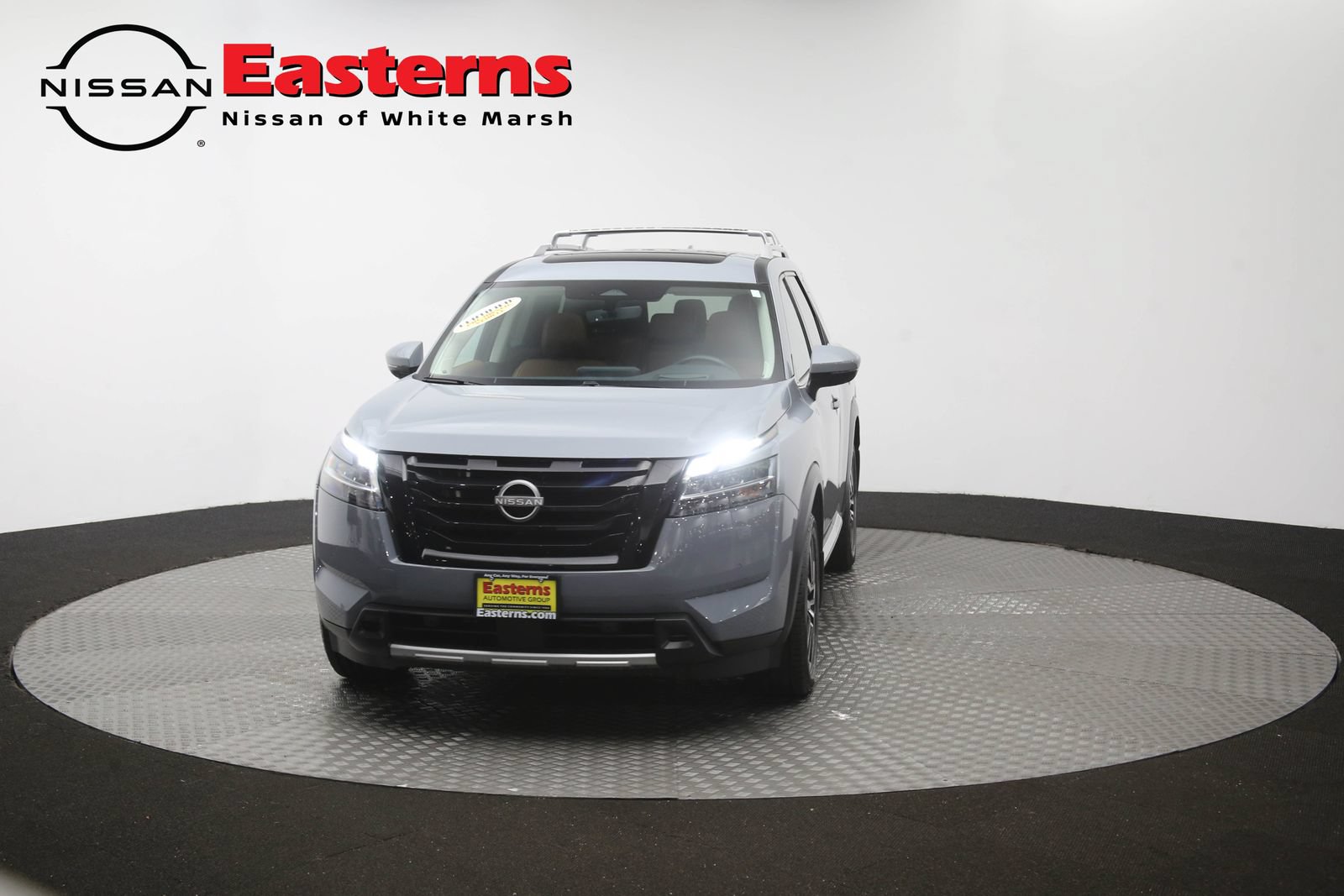 Used 2024 Nissan Pathfinder Platinum w/ Black Appearance Package AWD/4WD image 57