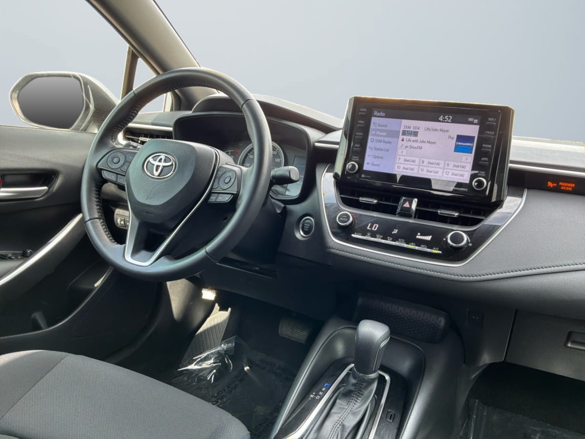 Used 2022 Toyota Corolla SE w/ SE Premium Package FWD image 14