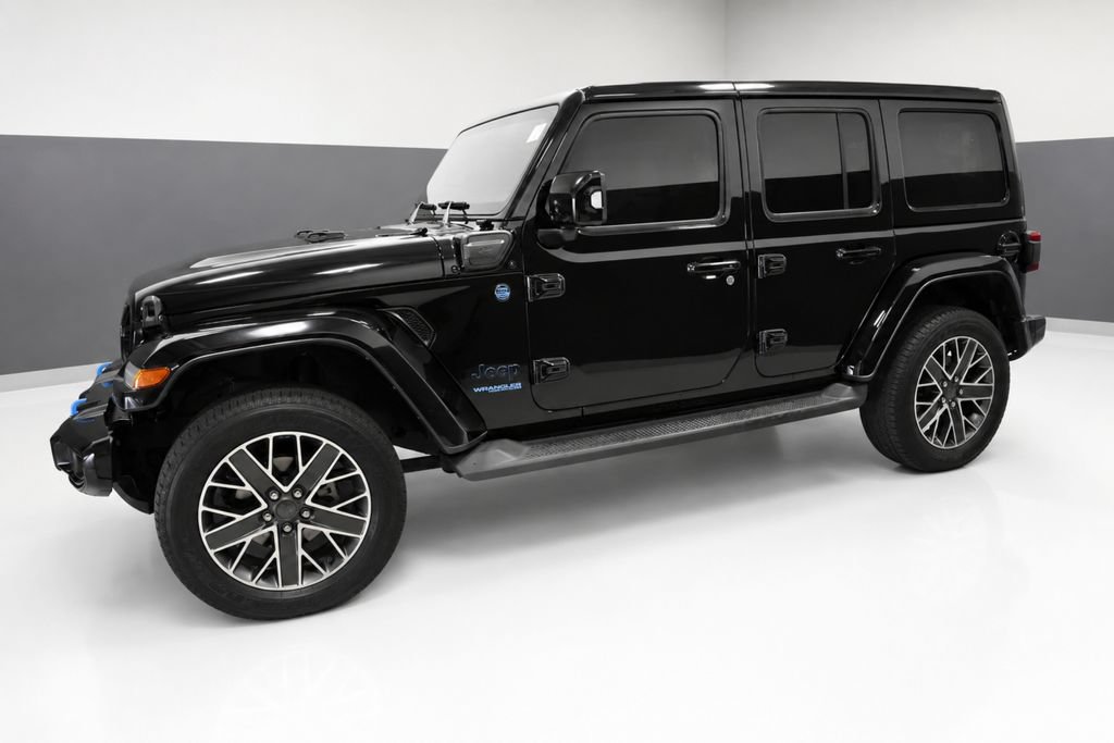 Used 2022 Jeep Wrangler Unlimited Sahara AWD/4WD image 2