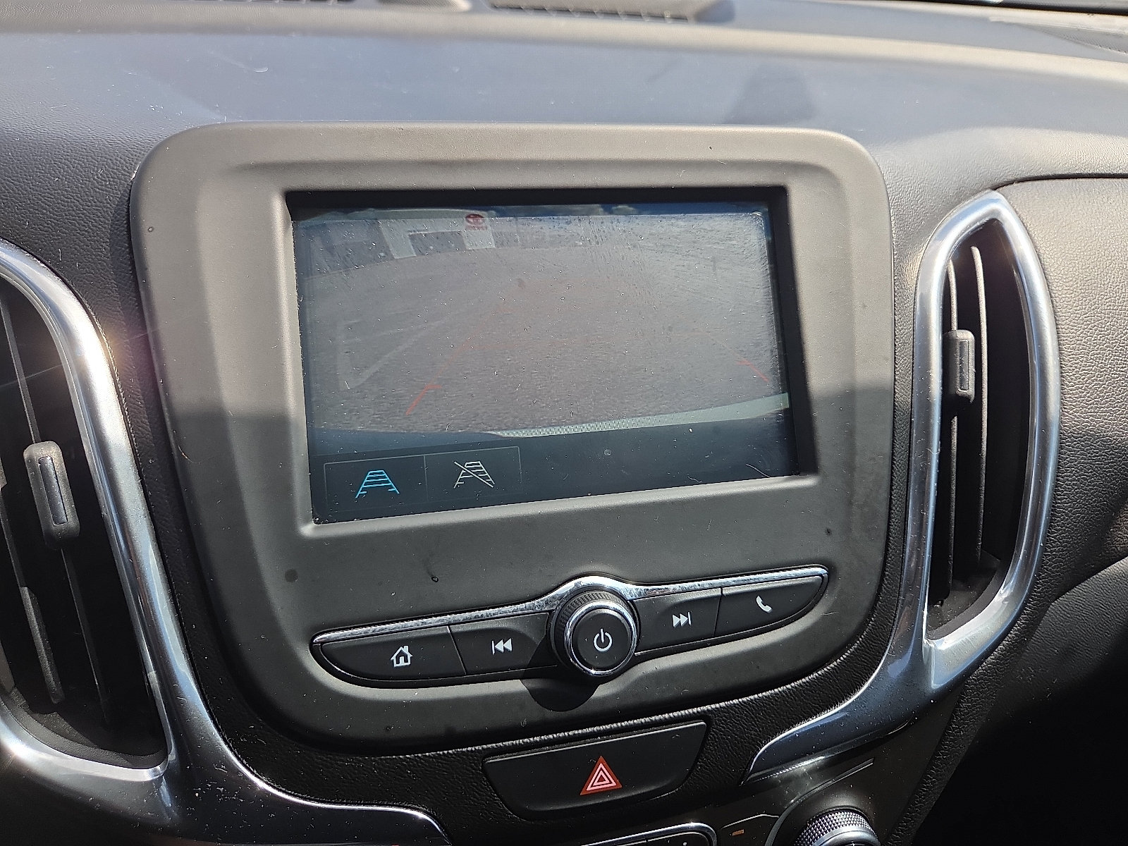 Used 2018 Chevrolet Equinox LT FWD image 17
