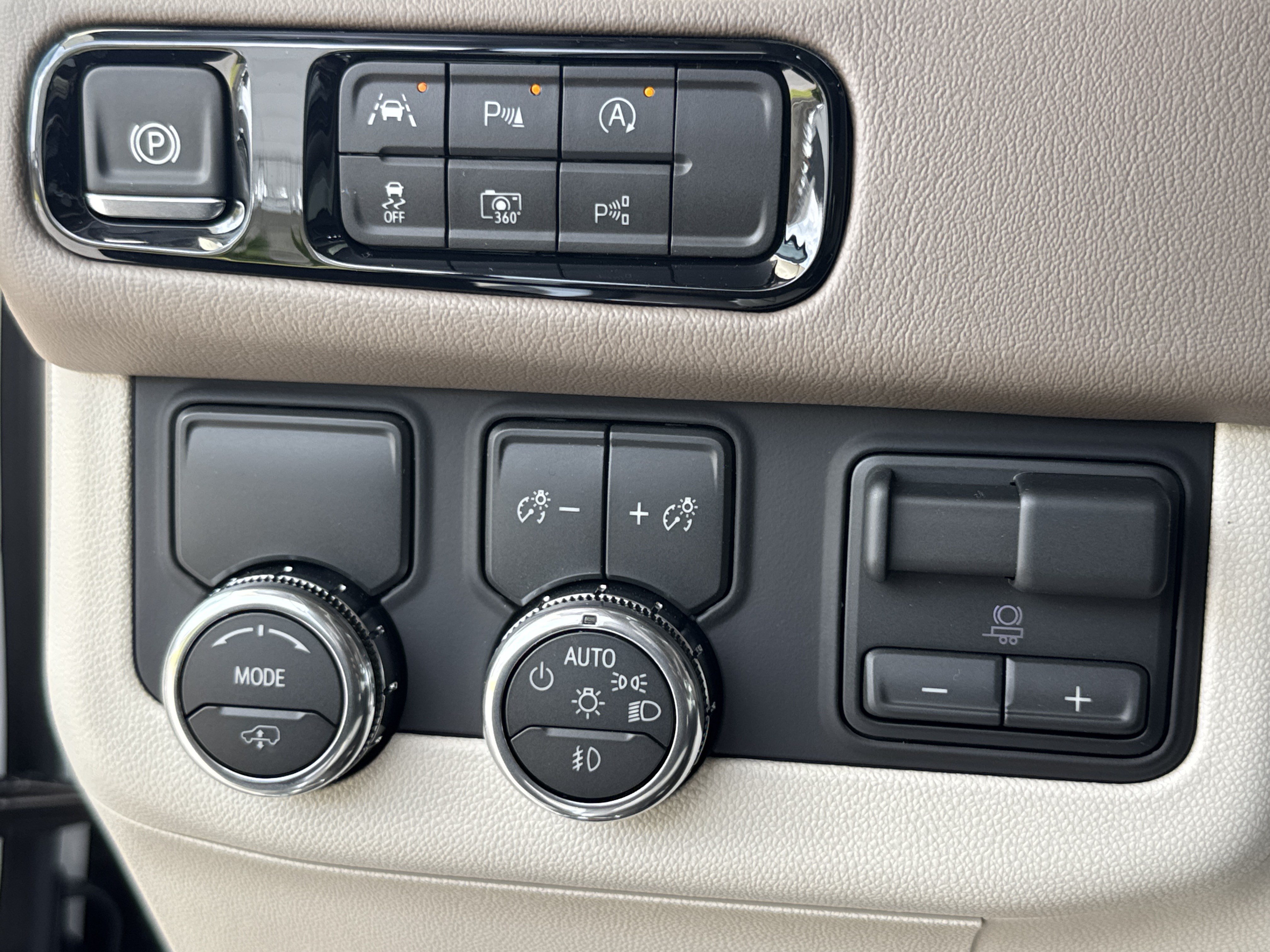 New 2026 GMC Yukon XL Denali w/ Denali Reserve Package RWD image 20