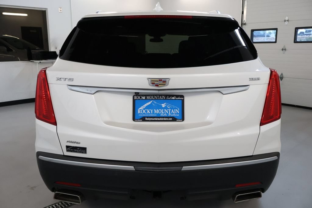 Used 2018 Cadillac XT5 Luxury w/ Driver Awareness Package AWD/4WD image 6