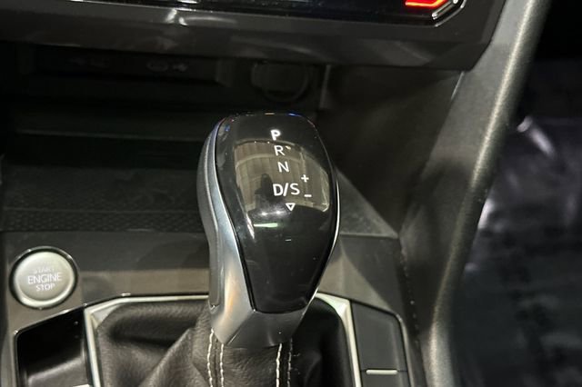 Certified 2022 Volkswagen Tiguan SE R-Line FWD image 28