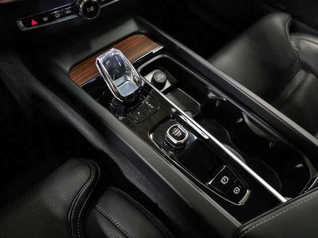 Certified 2023 Volvo XC60 B6 Ultimate w/ Climate Package image 35