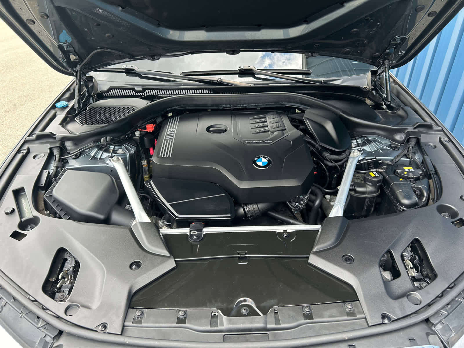 Used 2020 BMW 530i xDrive w/ Convenience Package AWD/4WD image 4