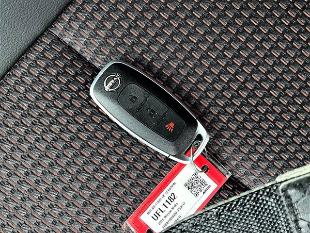 Used 2025 Nissan Kicks SR image 11