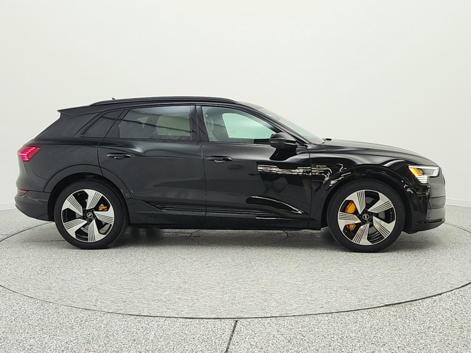 Used 2023 Audi e-tron Premium Plus w/ Premium Plus Package AWD/4WD image 4