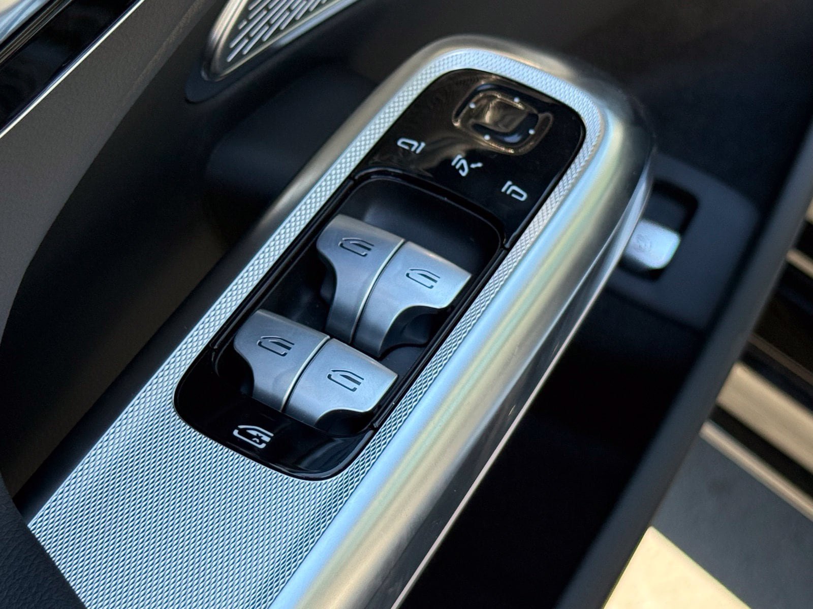 New 2026 Mercedes-Benz E 450 4MATIC Sedan image 16