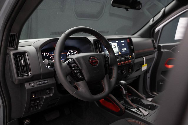 Used 2025 Nissan Frontier PRO-4X w/ Pro Convenience Package image 30