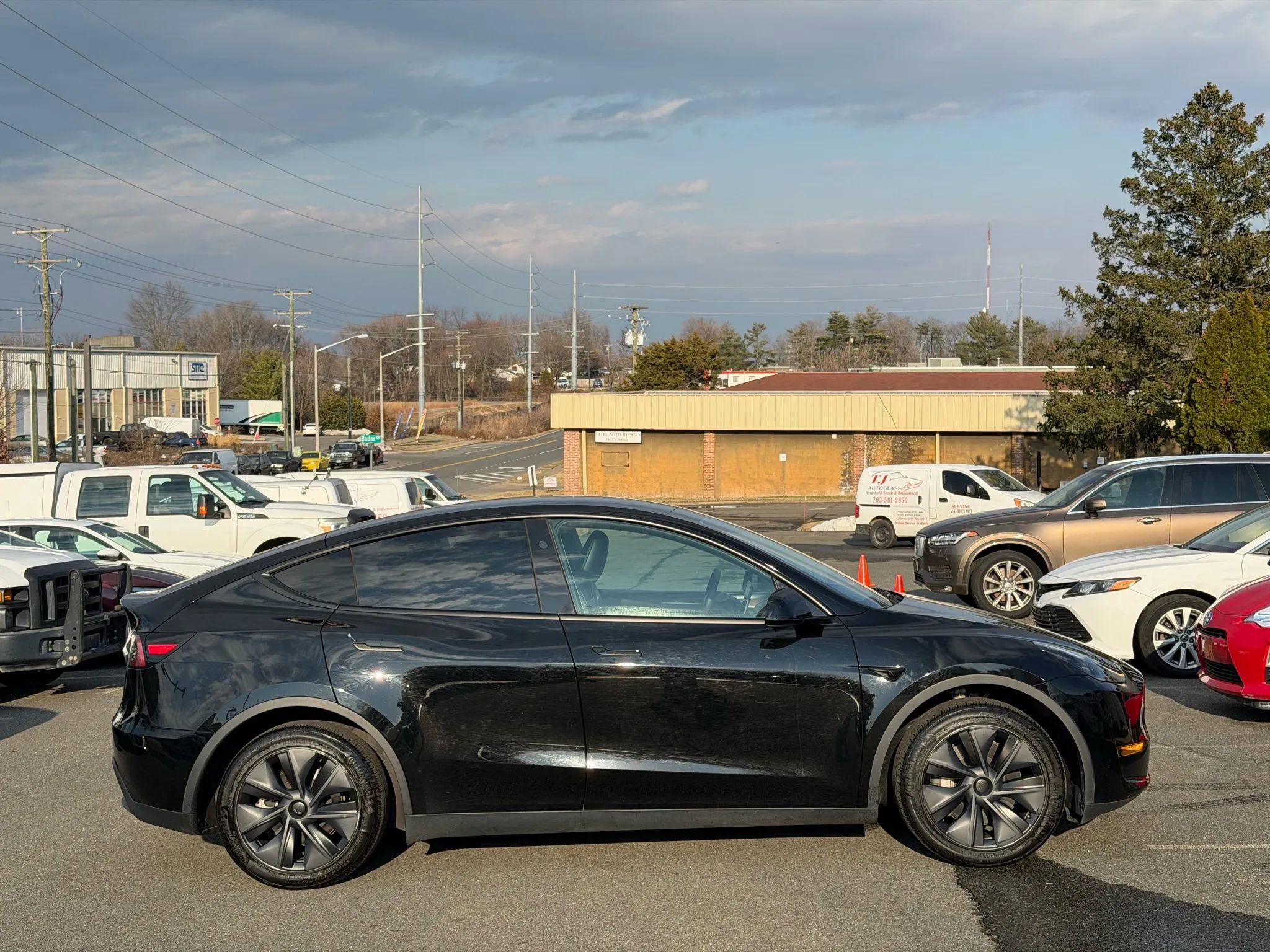 Used 2025 Tesla Model Y Long Range image 9
