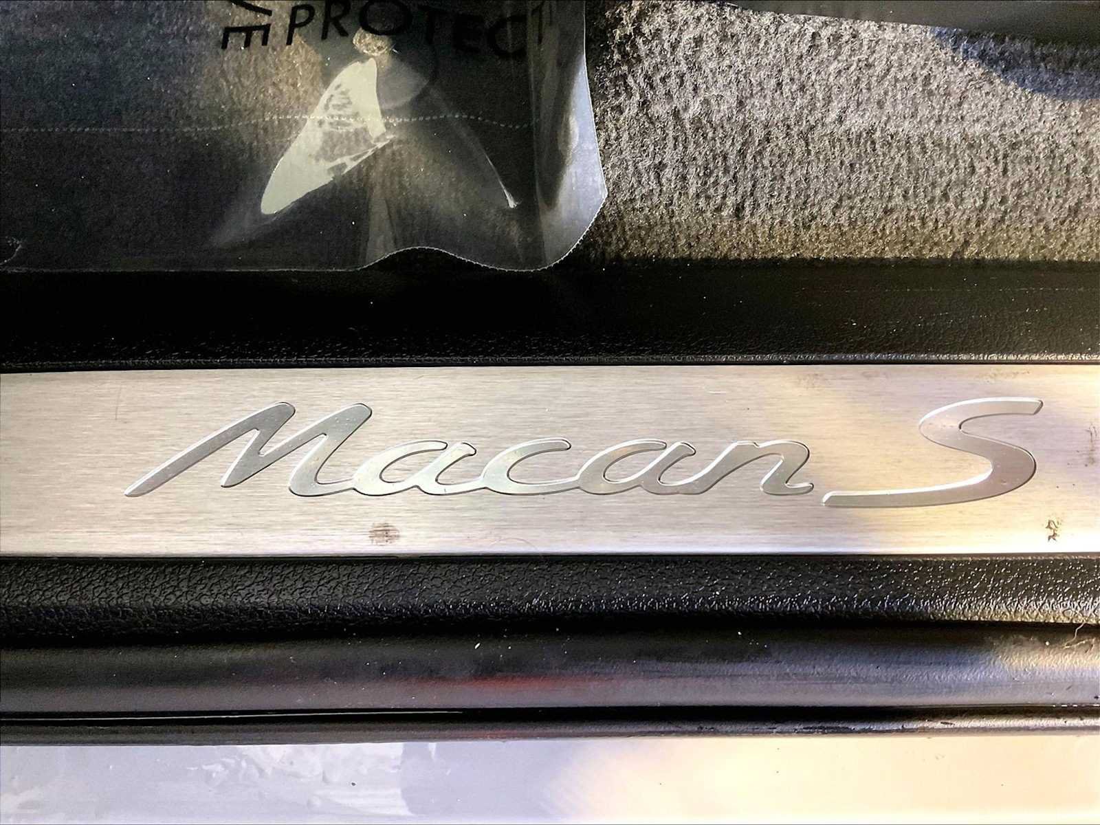 Certified 2023 Porsche Macan S AWD/4WD image 19