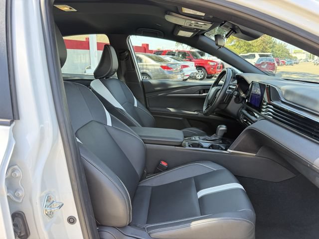 Used 2025 Toyota Camry SE FWD image 30