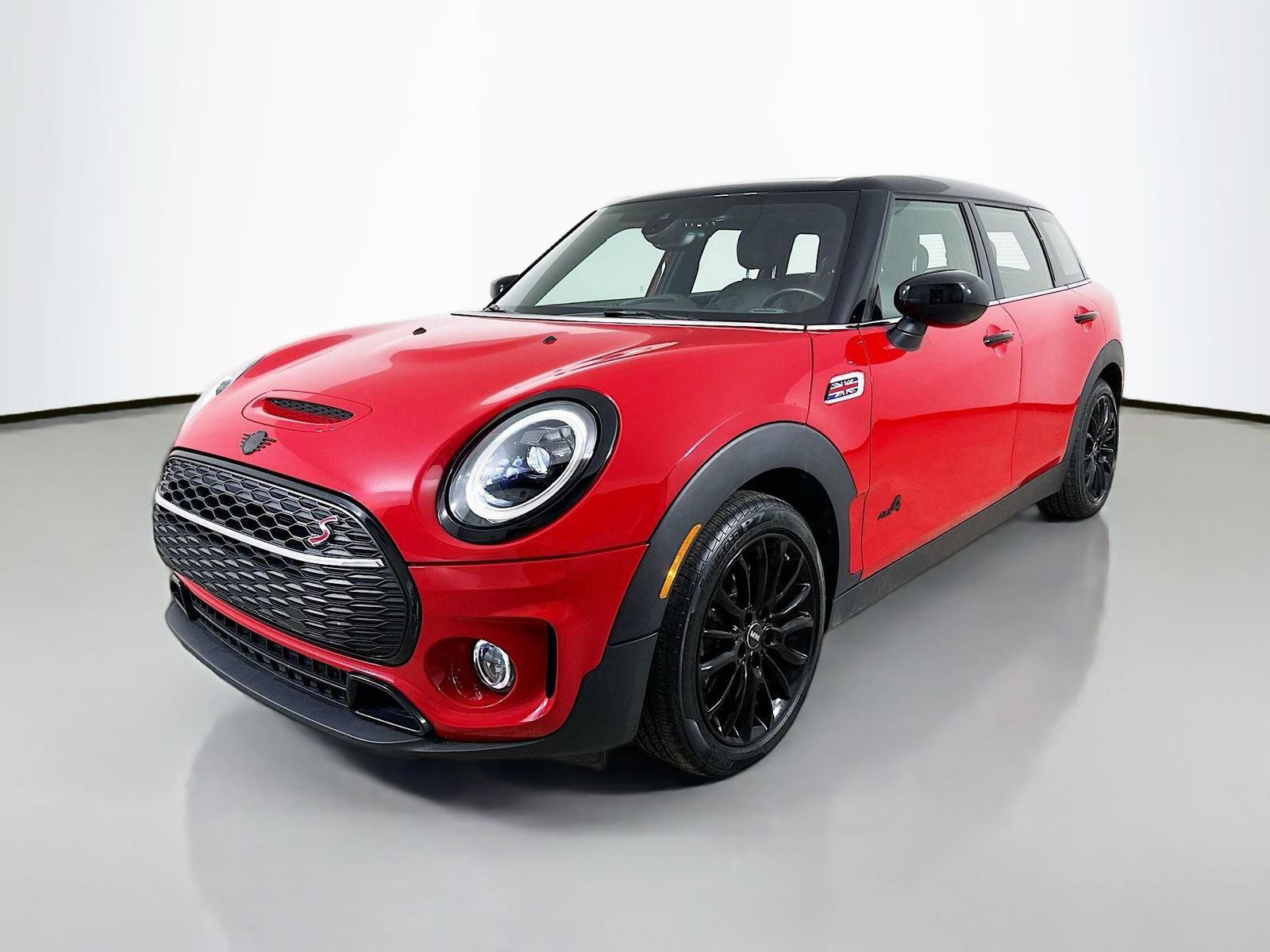 Certified 2024 MINI Cooper Clubman S w/ Signature Upholstery Package AWD/4WD image 1