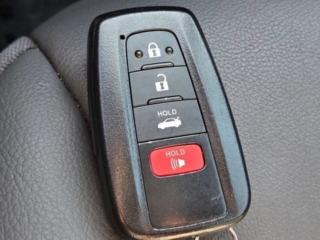 Used 2020 Toyota Camry XLE FWD image 36