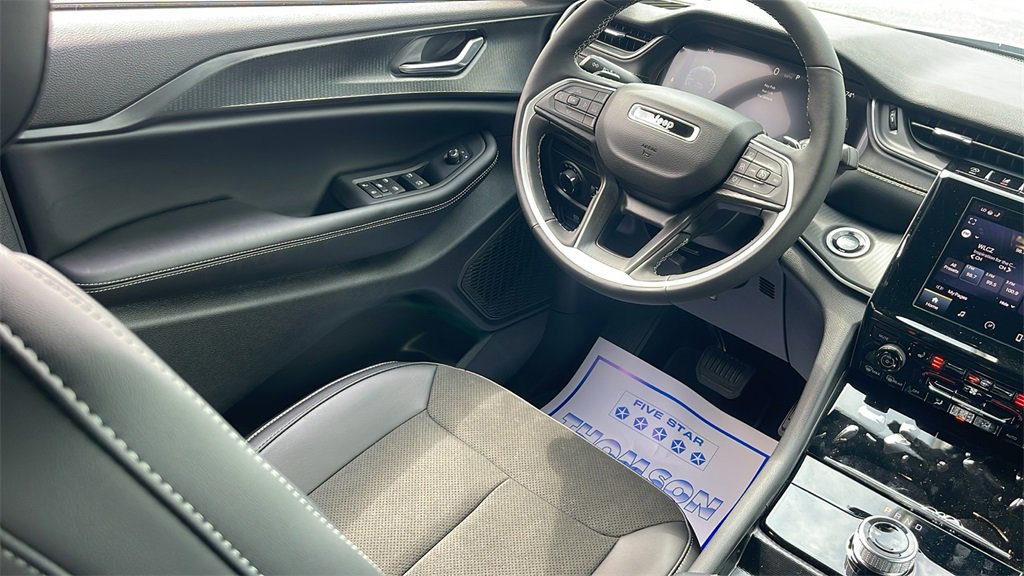 New 2025 Jeep Grand Cherokee L Laredo image 17