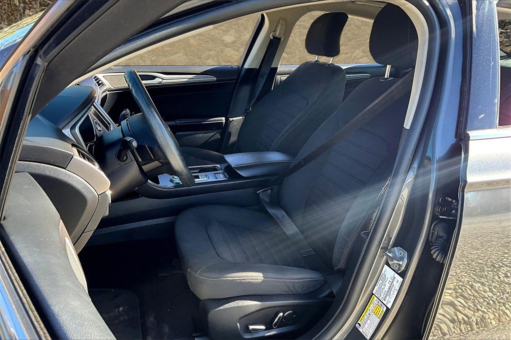 Used 2019 Ford Fusion SE image 22