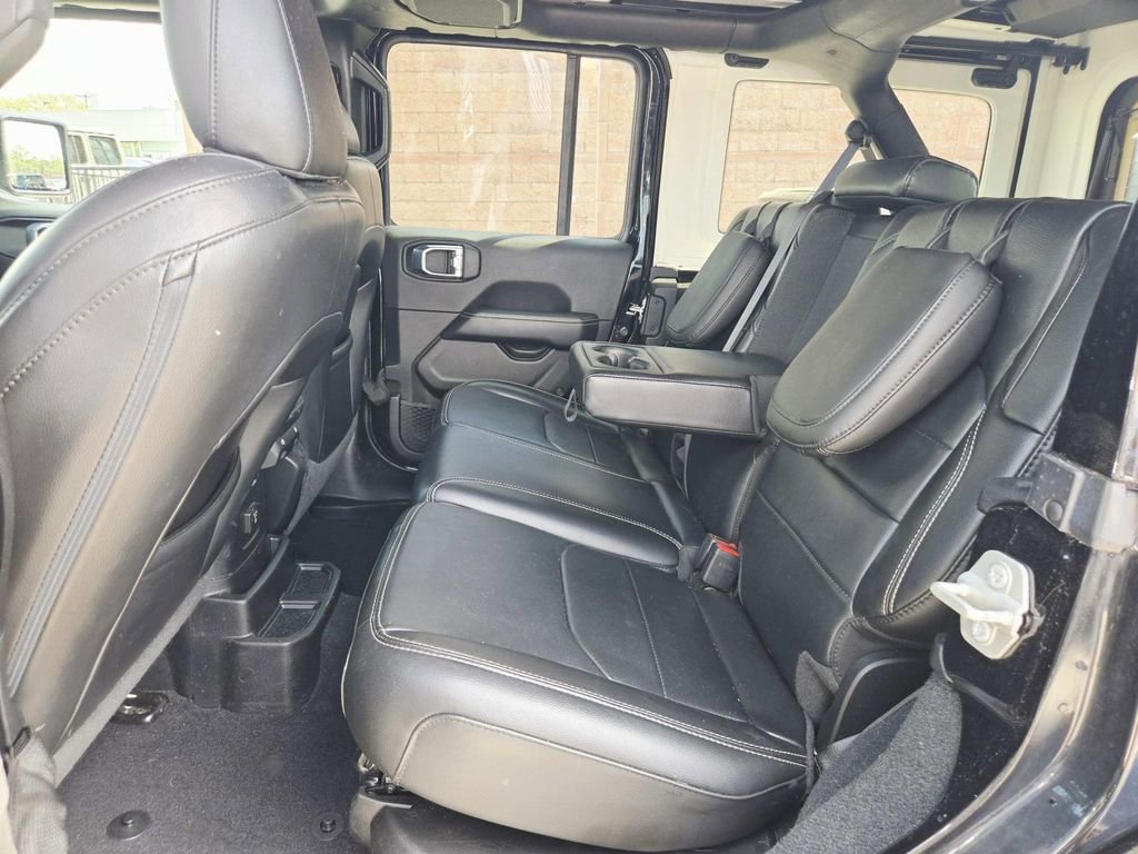 Used 2023 Jeep Wrangler Unlimited Sahara w/ Cold Weather Group AWD/4WD image 16