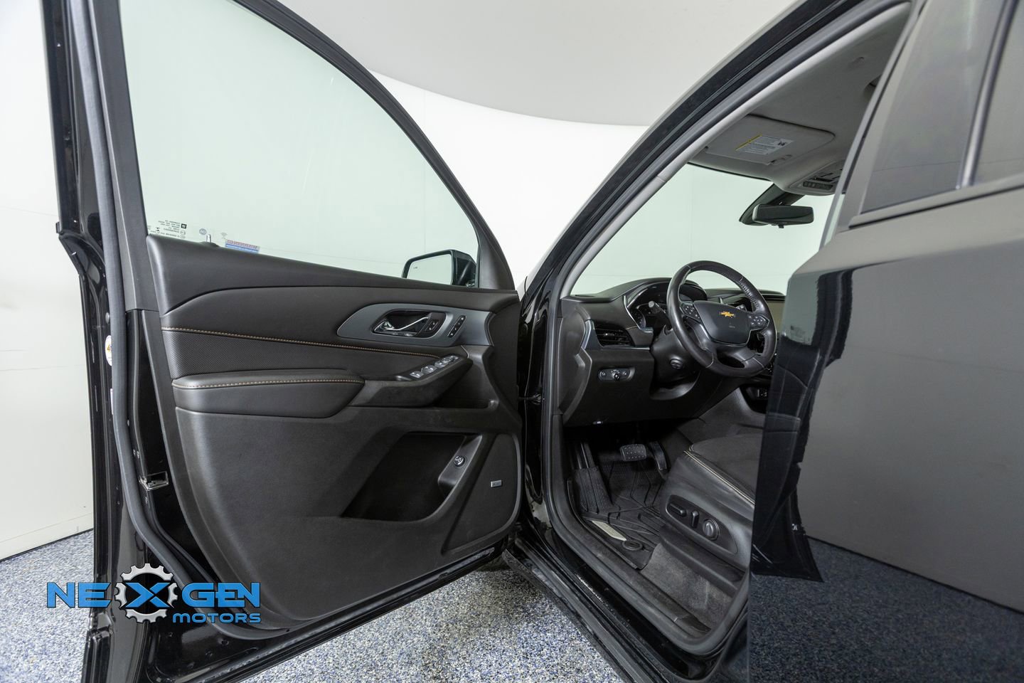 Used 2020 Chevrolet Traverse Premier w/ Redline Edition image 9