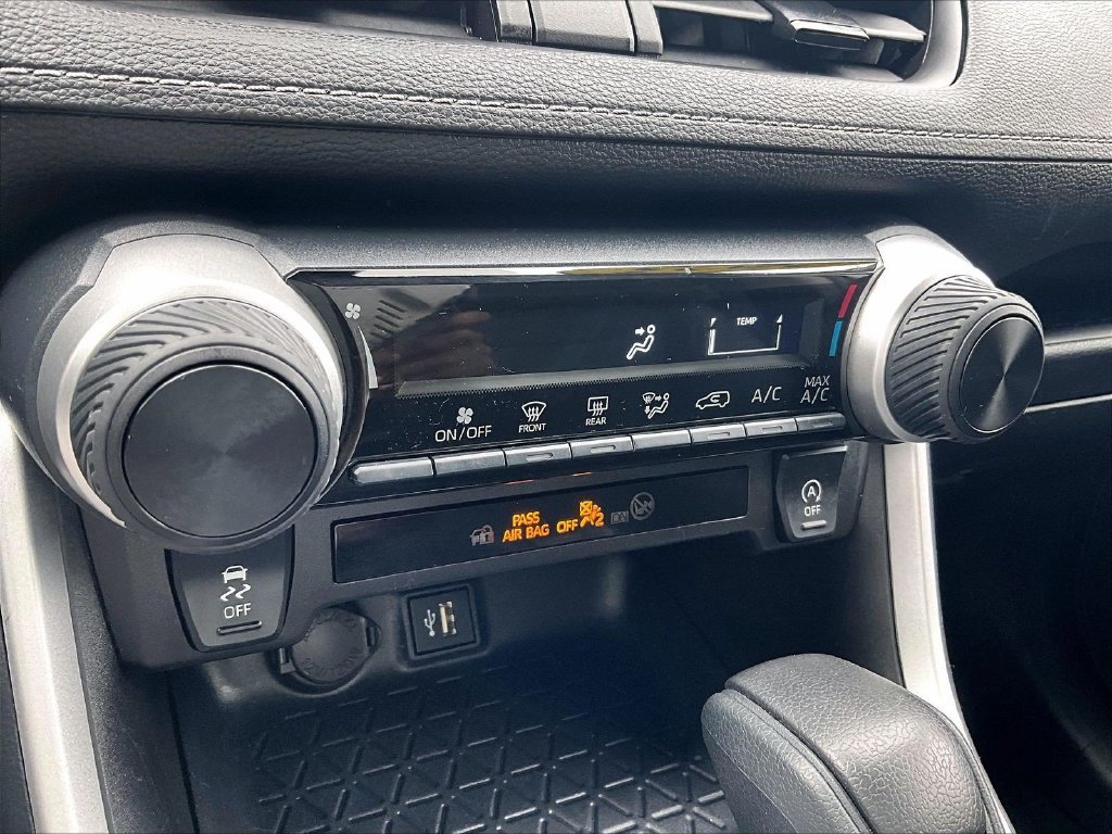 Used 2025 Toyota RAV4 LE AWD/4WD image 26