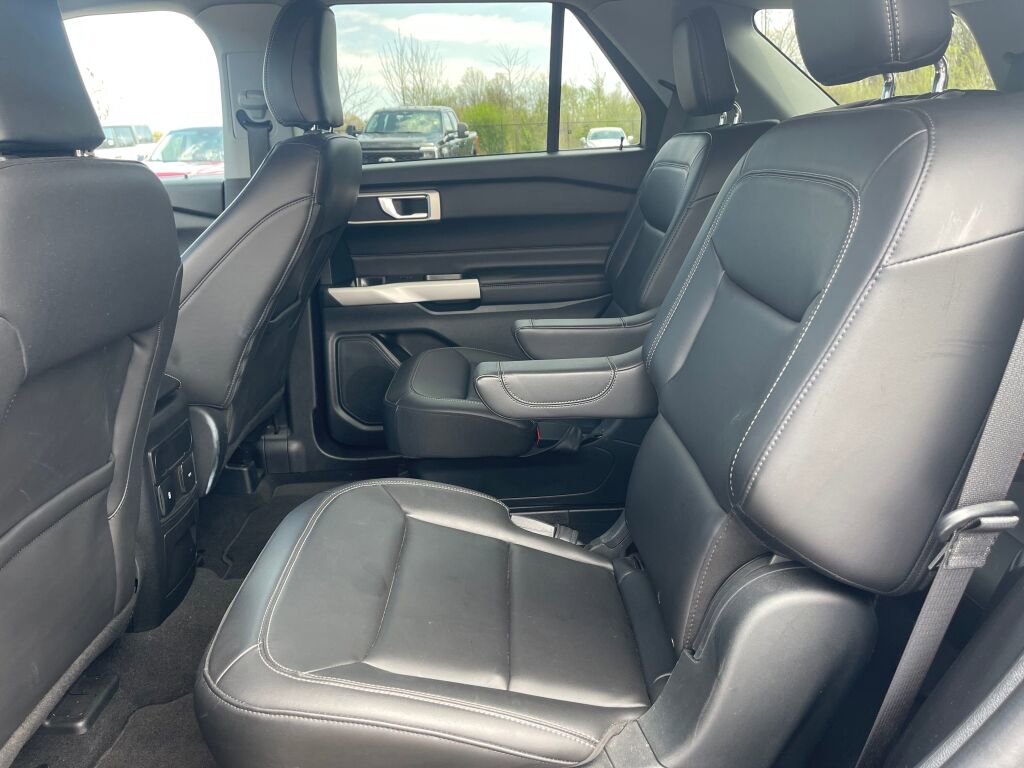 Used 2024 Ford Explorer XLT w/ Equipment Group 202A AWD/4WD image 22