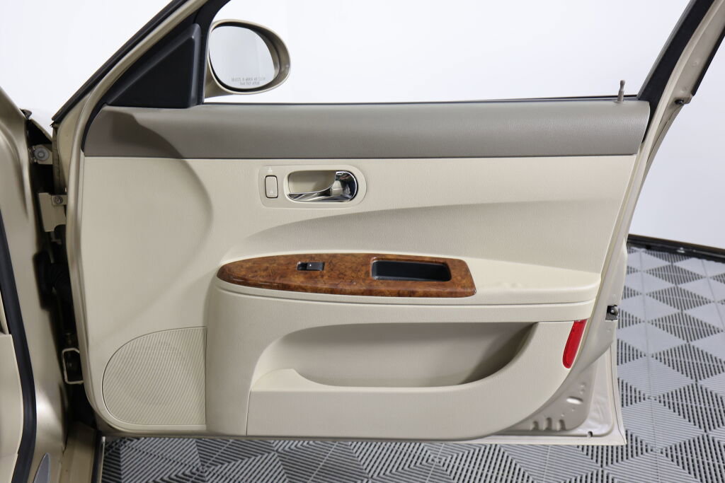 Used 2005 Buick LaCrosse CXL image 25