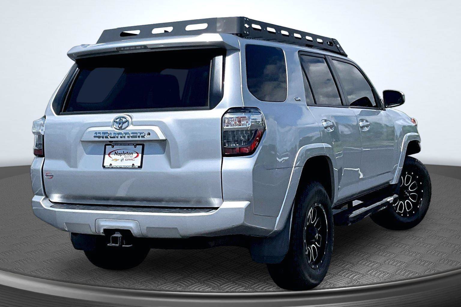 Used 2018 Toyota 4Runner SR5 AWD/4WD image 2