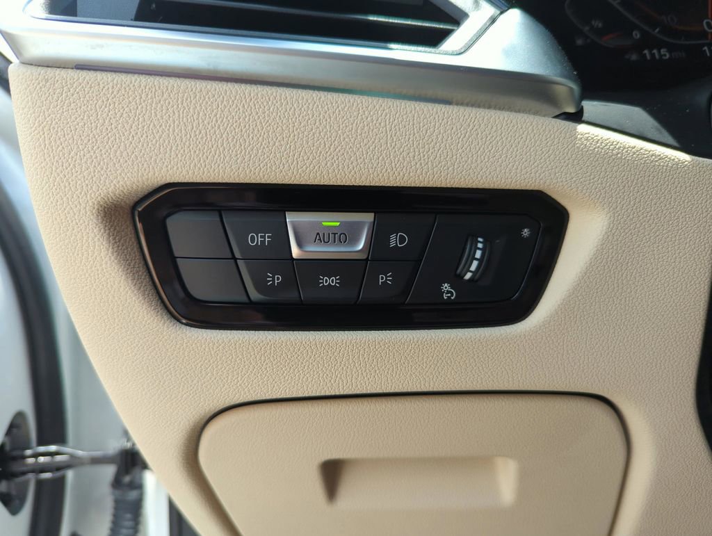 Used 2021 BMW 330i Sedan w/ Premium Package RWD image 38