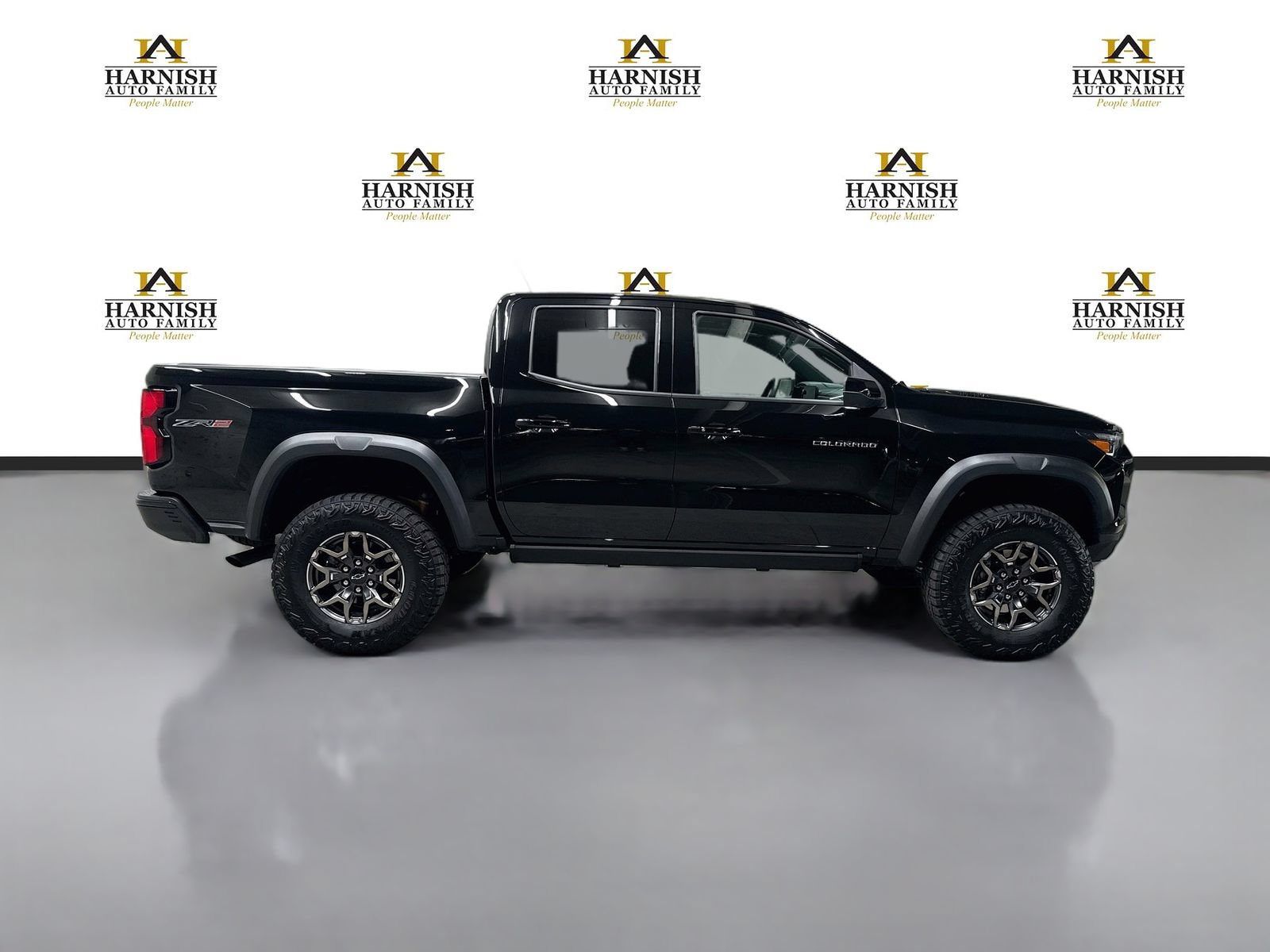 Used 2025 Chevrolet Colorado ZR2 w/ Technology Package AWD/4WD image 5