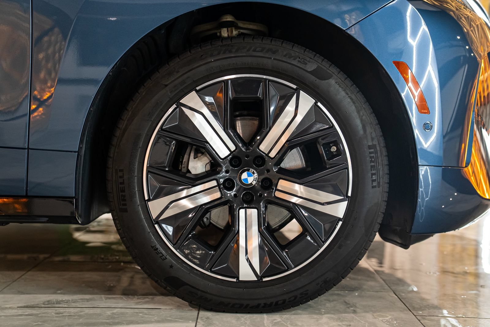 Used 2026 BMW iX xDrive45 w/ Premium Package AWD/4WD image 32