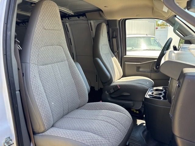New 2026 GMC Savana 2500 w/ Driver Convenience Package RWD image 30