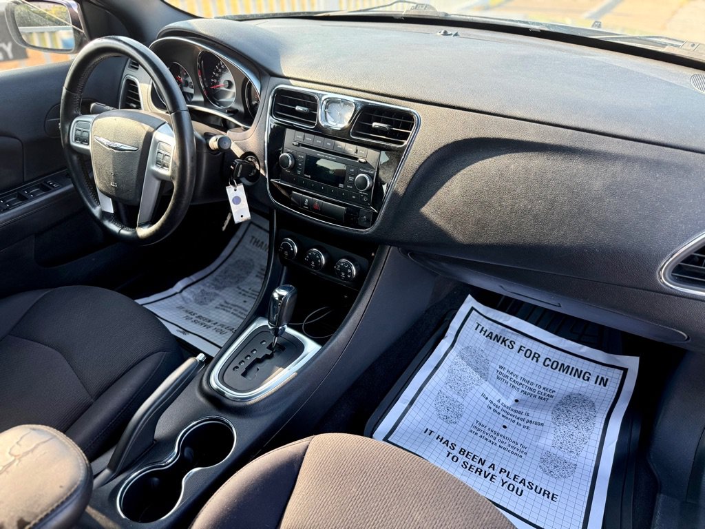 Used 2013 Chrysler 200 Touring FWD image 15