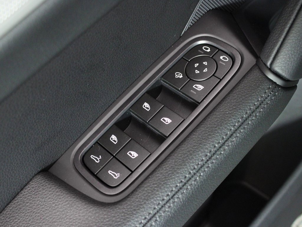 Used 2025 Porsche Cayenne image 16