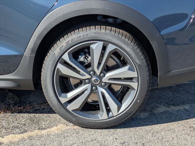 New 2026 Volvo V60 B5 Cross Country Plus w/ Protection Package Premier AWD/4WD image 6