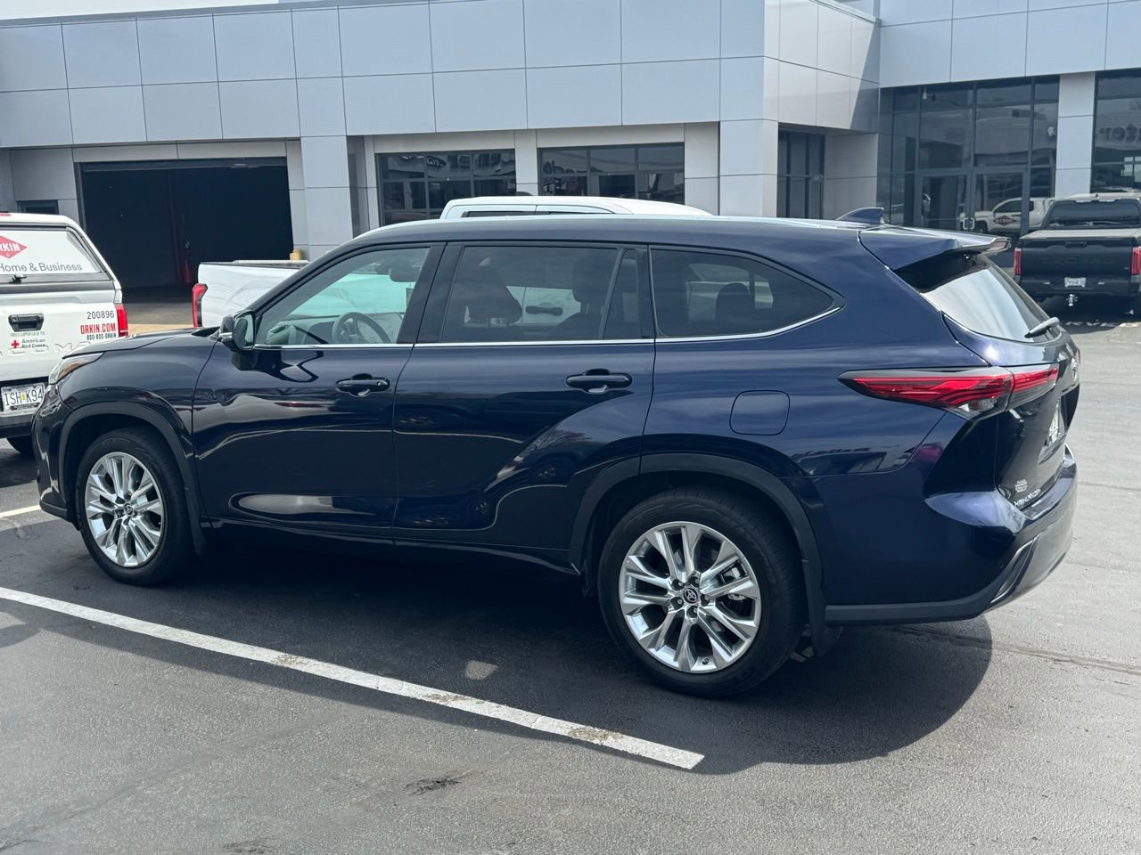 Used 2023 Toyota Highlander Limited image 9
