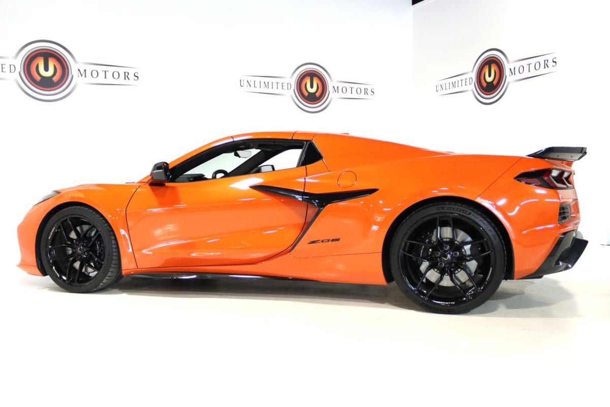 Used 2025 Chevrolet Corvette Z06 RWD image 39