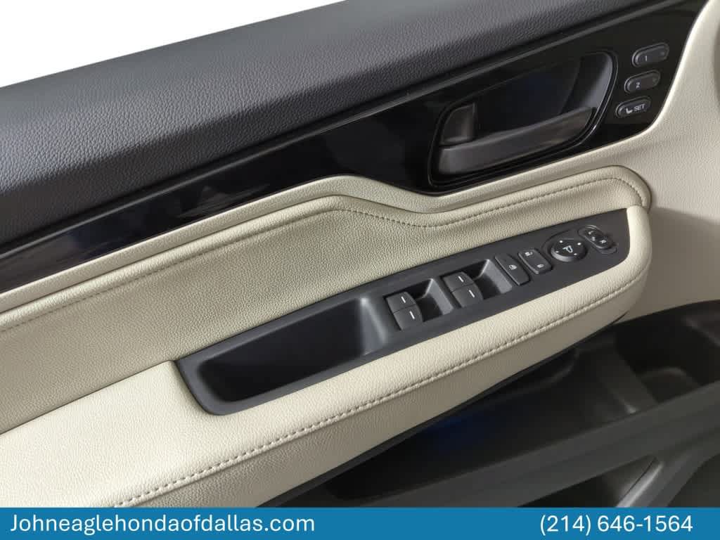 New 2026 Honda Odyssey Touring image 13