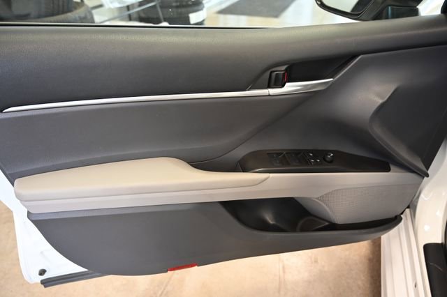 Used 2023 Toyota Camry SE w/ Cold Weather Package image 26