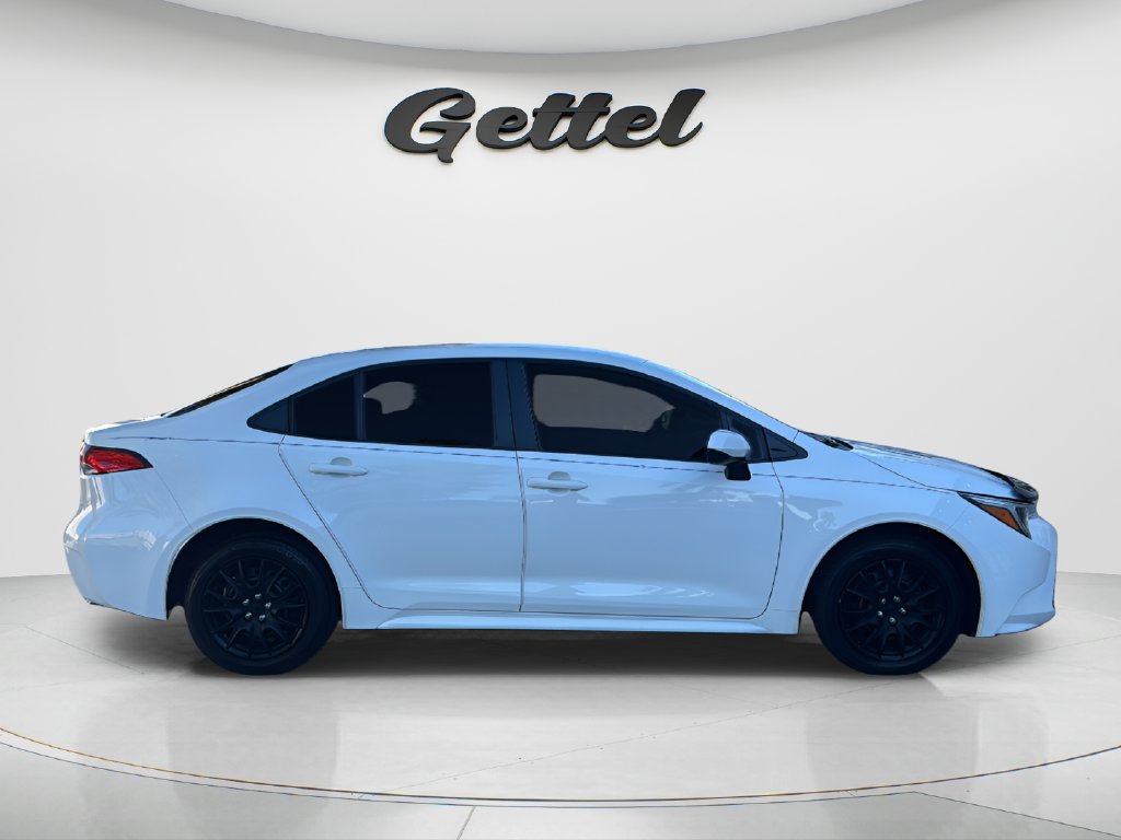 Used 2023 Toyota Corolla LE FWD image 4