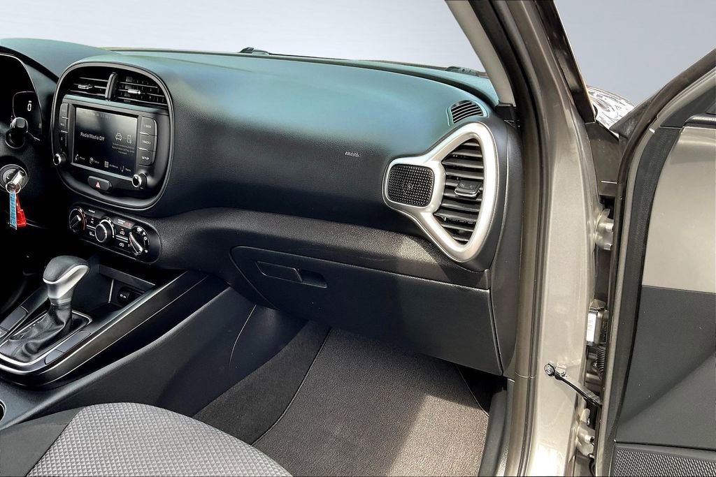 Used 2025 Kia Soul LX w/ LX Technology Package FWD image 26