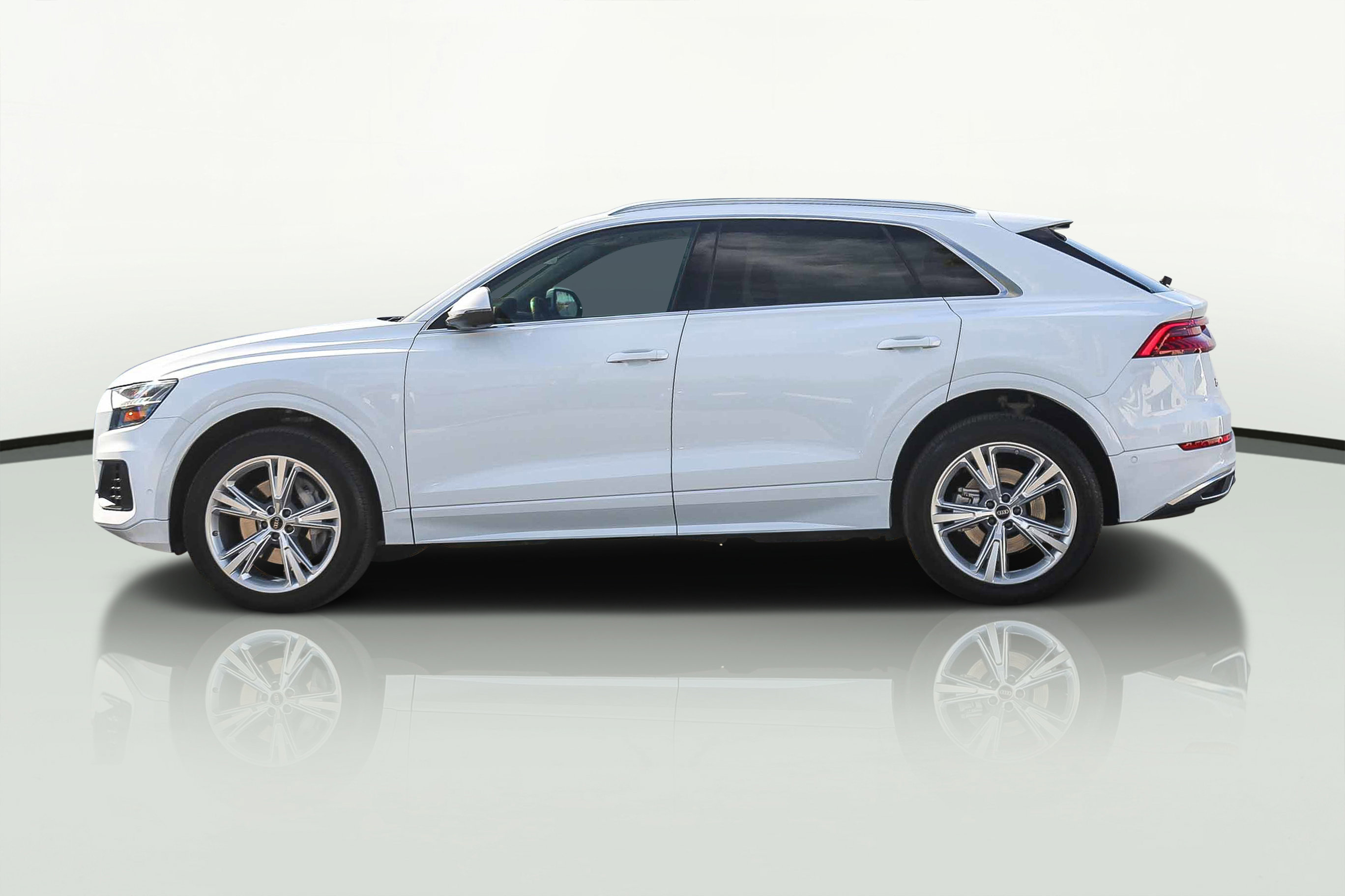 Used 2023 Audi Q8 Premium image 4