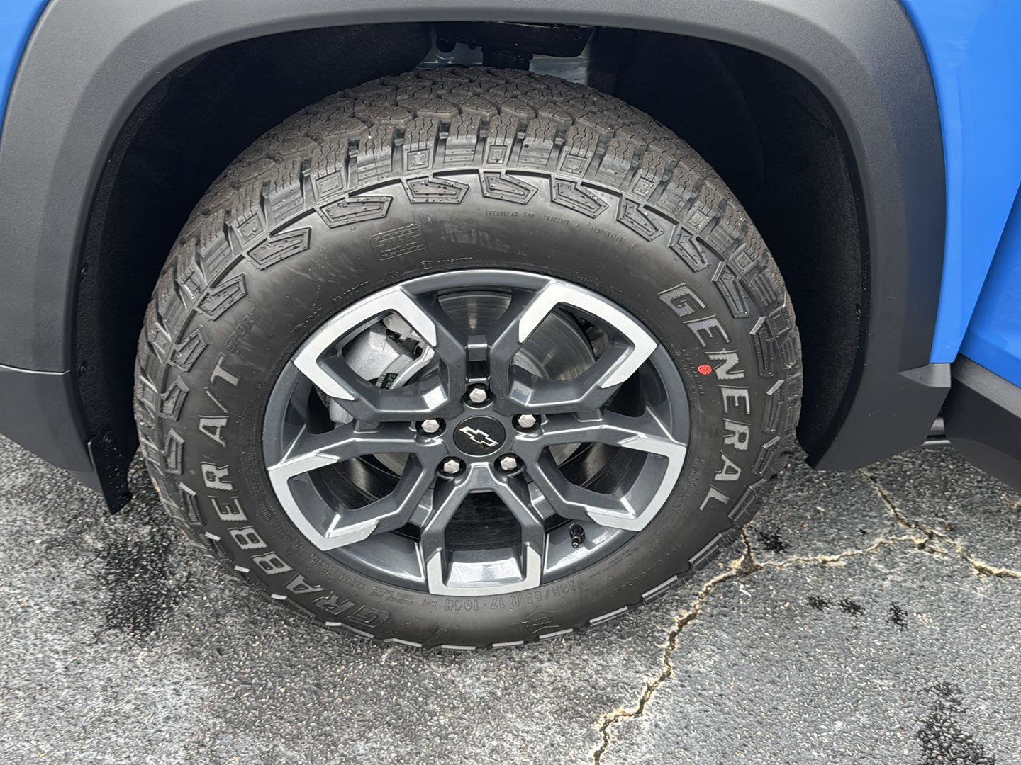 New 2026 Chevrolet Equinox ACTIV w/ Convenience Package III FWD image 30